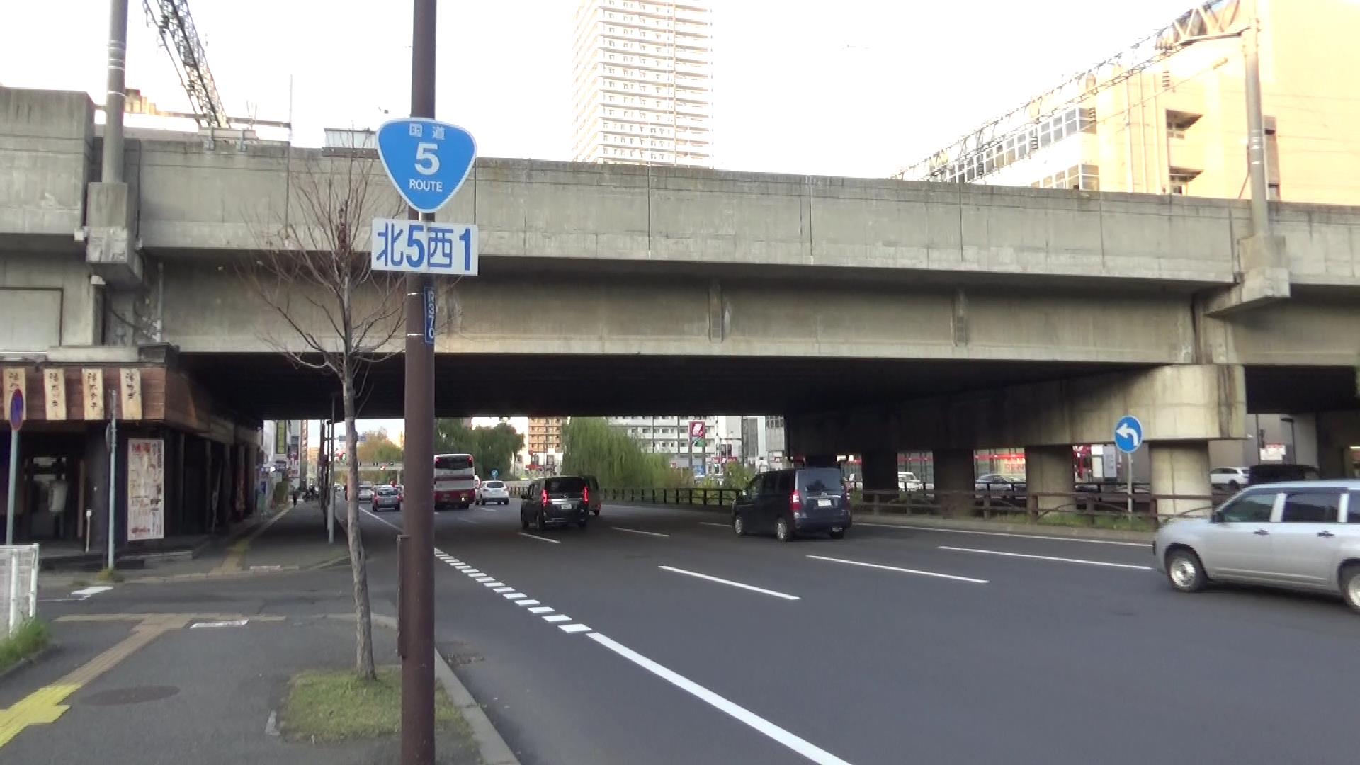 札幌駅東側JR高架下